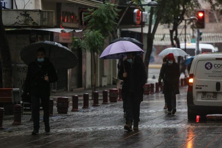 A no guardar los paraguas: Pronostican lluvia para este miércoles y jueves en Santiago