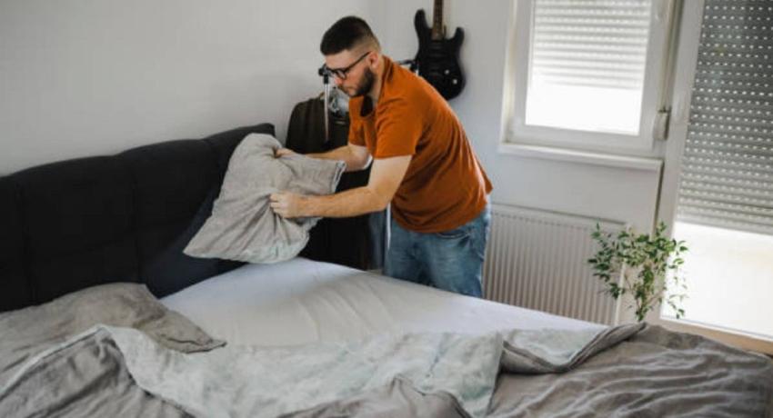 Estudio revela que hombres solteros son los que menos lavan sus sábanas: pueden tardar hasta 4 meses