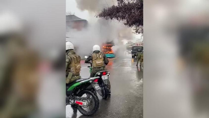 Dos buses del Transantiago son quemados en inmediaciones del INBA