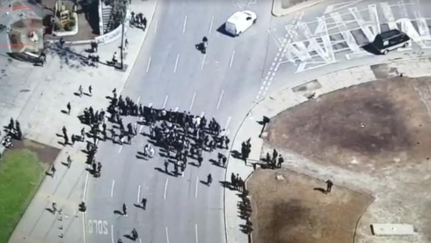 [VIDEO] Motorista atropella a manifestante en Plaza Baquedano: Intentó darse a la fuga