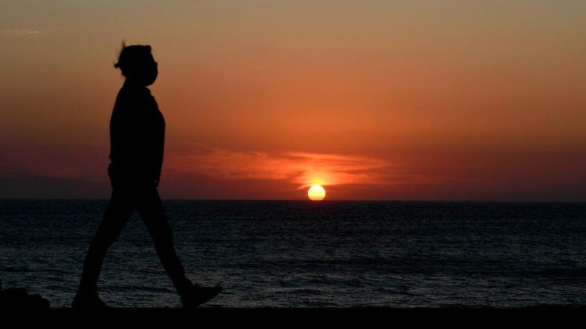 Cambio de hora: Cuáles serán los nuevos horarios del amanecer y atardecer en Chile