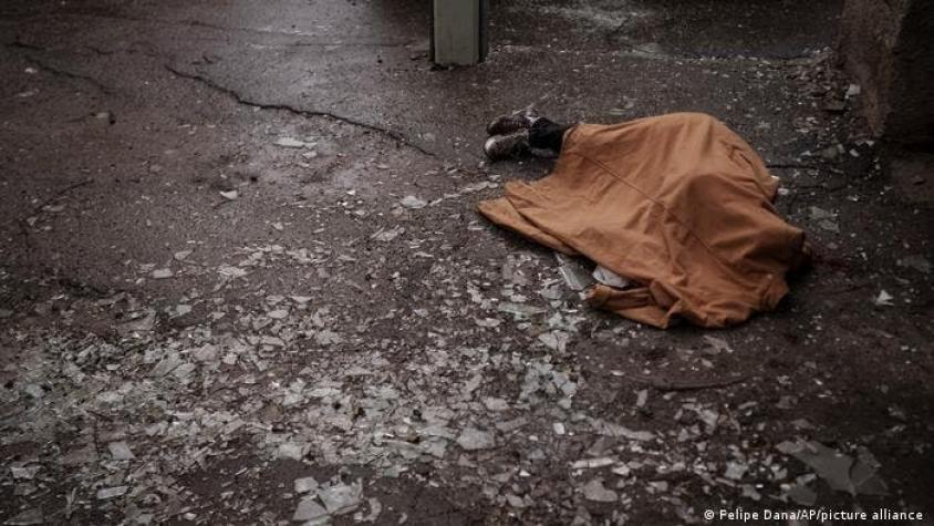 Ucrania dice que encontró cuerpos con "rastros de tortura" en pueblo recuperado