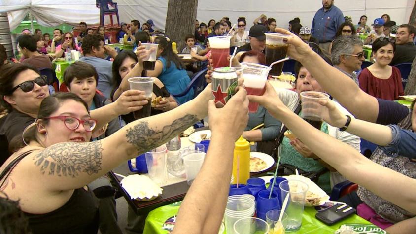 [VIDEO] Reportajes T13: Chicha o pipeño, ¿cuál es la bebida más popular de Chile?