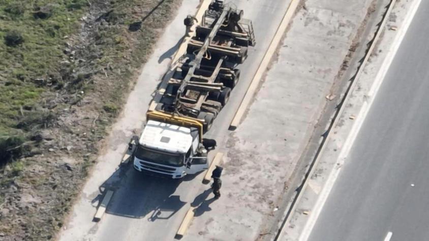[VIDEO] Pistoleros roban camión escoltado por Carabineros en la provincia de Arauco