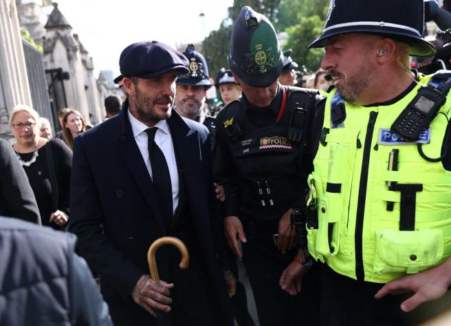 Captan a David Beckham haciendo la fila para despedir de la Reina Isabel II