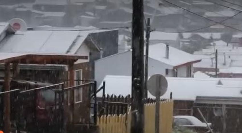 [VIDEO] ¿Fiestas Patrias bajo 0°?: Nieve sorprendió a la zona sur del país