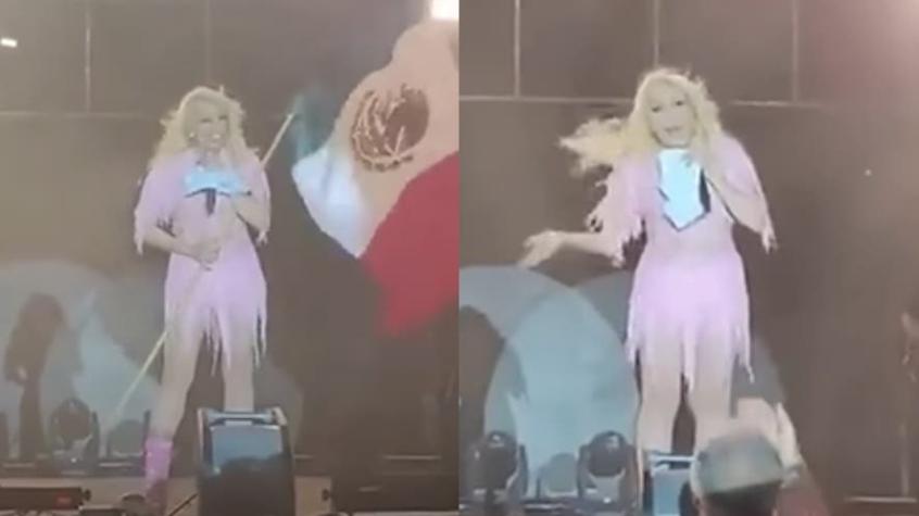 [VIDEO] ¡Qué cosas suceden! Cucaracha se sube a Yuri en pleno concierto