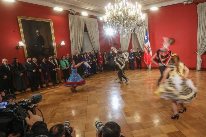 [VIDEO] Presidente Boric encabezó tradicional esquinazo en La Moneda