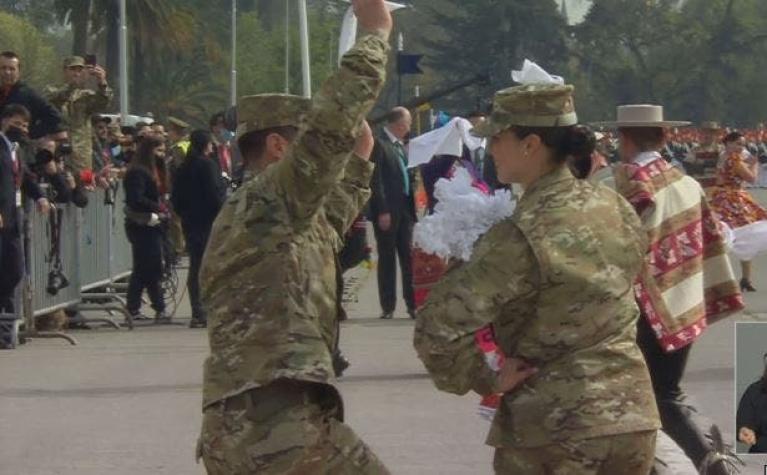 [VIDEO] Militares sorprendieron bailando cuenta en la Parada Militar 2022