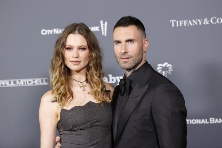 Acusan a Adam Levine de serle infiel a su esposa con influencer de Instagram