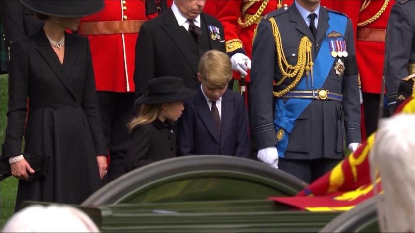 [VIDEO] Los homenajes más íntimos en el funeral de la Reina Isabel II