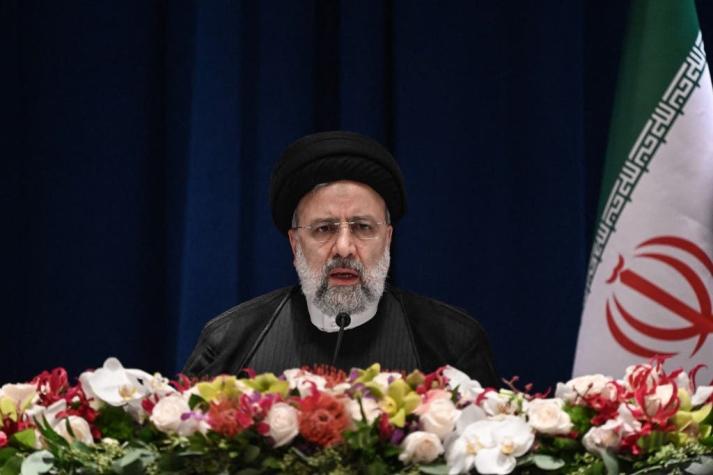 Presidente de Irán dice que "se investigará" la muerte de mujer que desató protestas