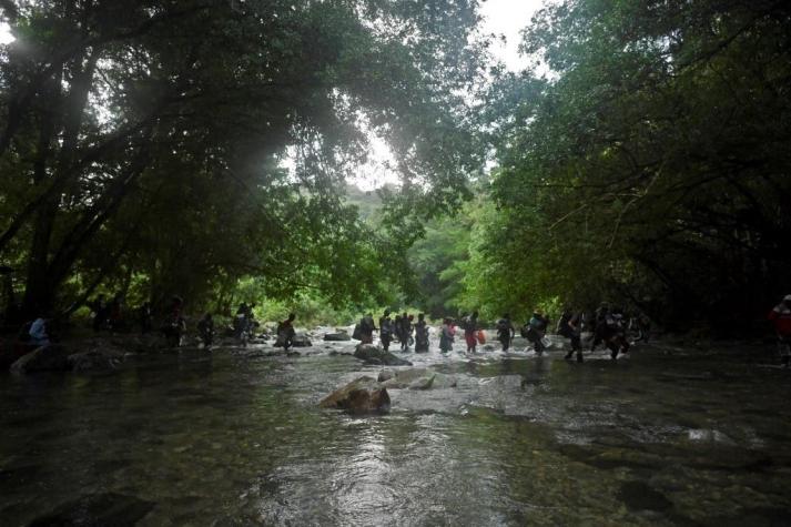 Migrantes son baleados por ladrones en Panamá: Tío cargó durante horas el cuerpo de su sobrino