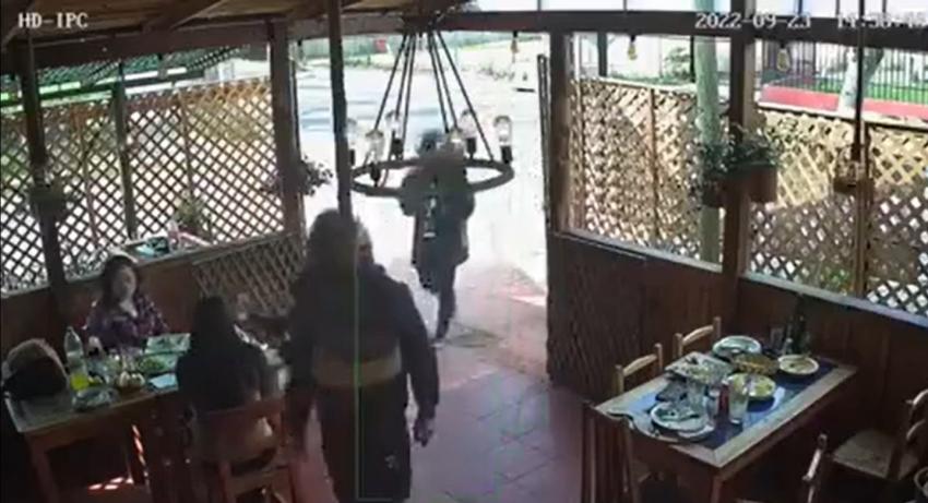 Sujetos armados intentan asaltar restaurant en Peñaflor: Fueron reducidos por vecinos y trabajadores