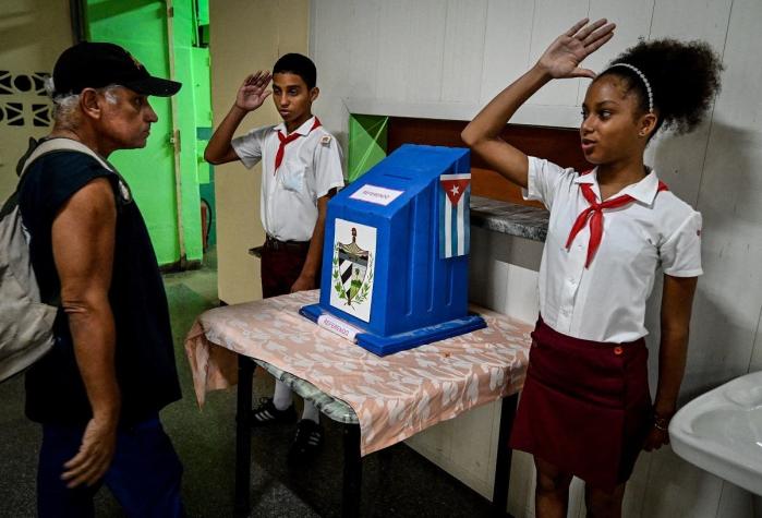Cubanos concluyen jornada de votación por matrimonio gay y gestación subrogada