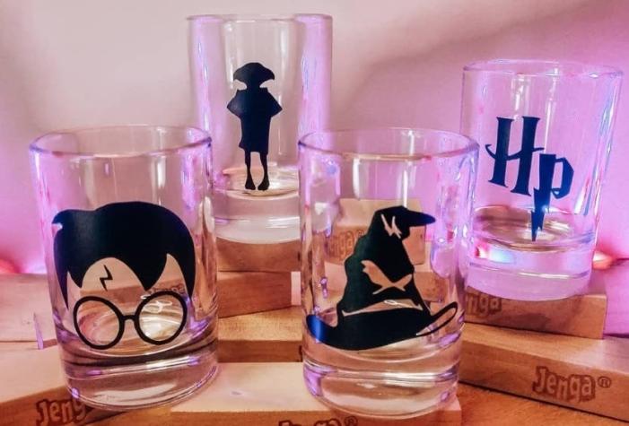 Oh My Glass: La pareja que emprendió con vasos de shot personalizados