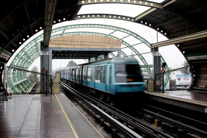 Línea 5 del Metro de Santiago interrumpió su servicio desde Vicente Valdés a Rodrigo de Araya
