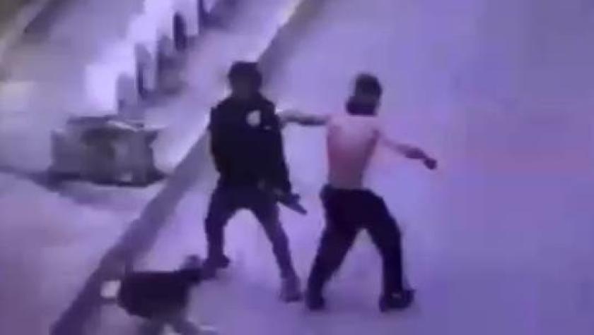 [VIDEO] Detienen a dos hombres que peleaban a cuchillazos en plena calle en San Pedro de la Paz