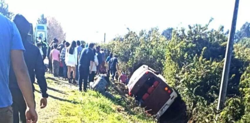 Tres personas mueren en accidente de minibús en Cañete