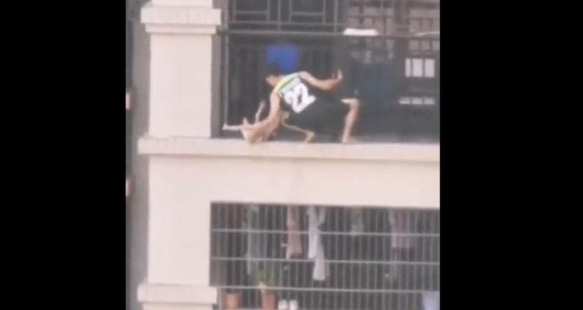 Hombre salvo a un bebé que colgaba desde el séptimo piso de un edificio en China