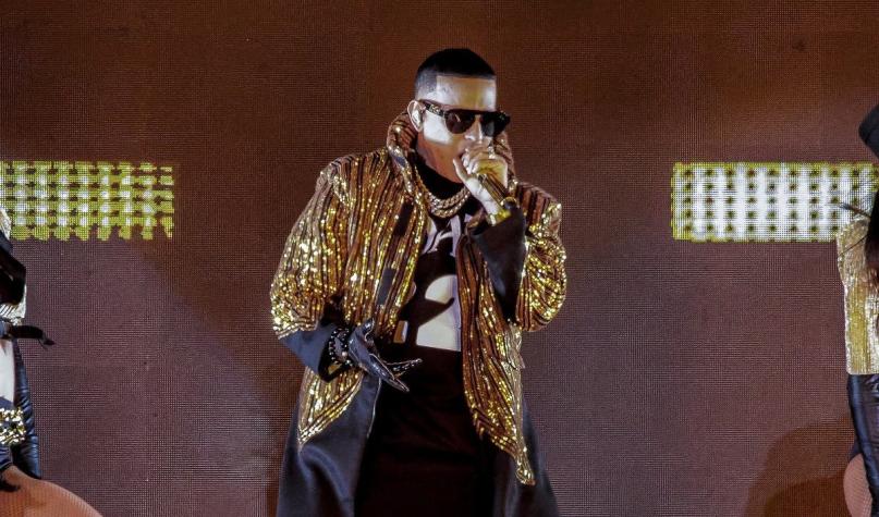 Daddy Yankee pausó show en Argentina por incendio en el escenario: chispas cayeron sobre su cabeza