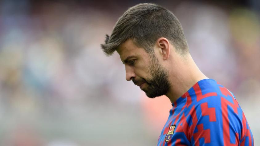 [VIDEO] El incómodo momento que vivió Piqué: pusieron "Te Felicito" en el estadio mientras calentaba