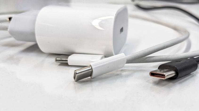 El Parlamento Europeo aprueba el cargador universal USB-C para móviles,  tablets y cámaras en 2024