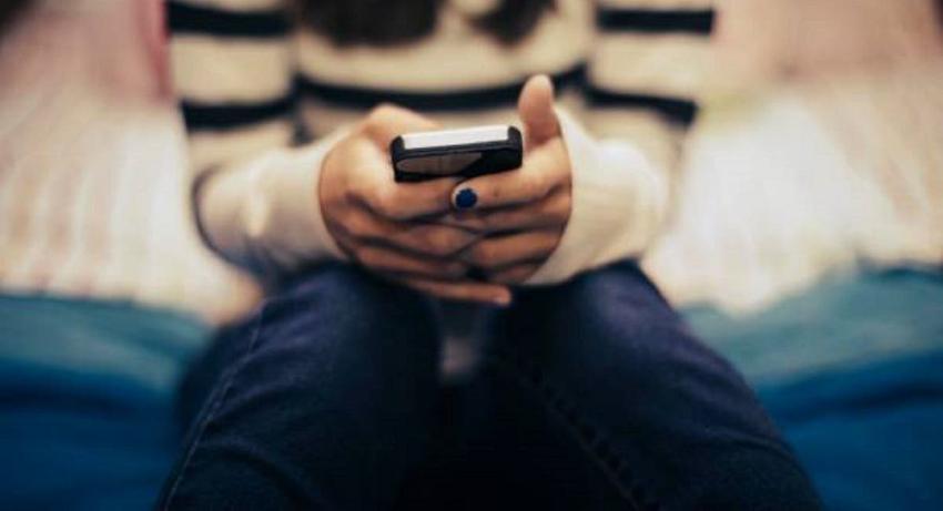 Jóvenes dejan celular por una semana para medir su salud mental y estos fueron los resultados