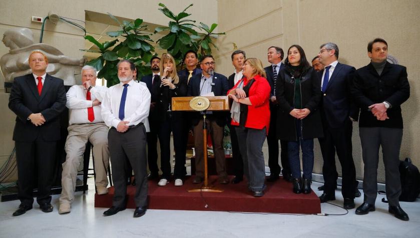 De los DC a los Republicanos: Parlamentarios anuncian instancia paralela de proceso constituyente De los DC a los Republicanos: Parlamentarios anuncian instancia paralela de proceso constituyente