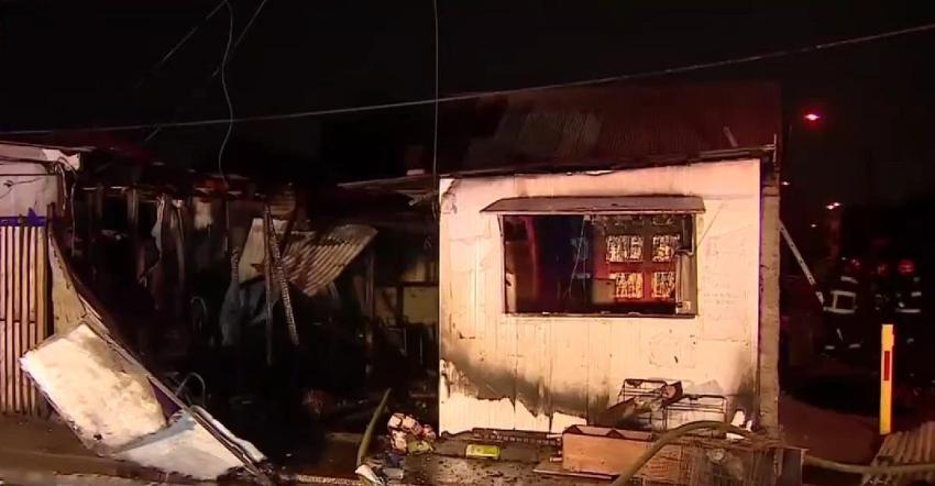 Mujer es asesinada en larga balacera en Conchalí: su vivienda habría sido quemada en venganza