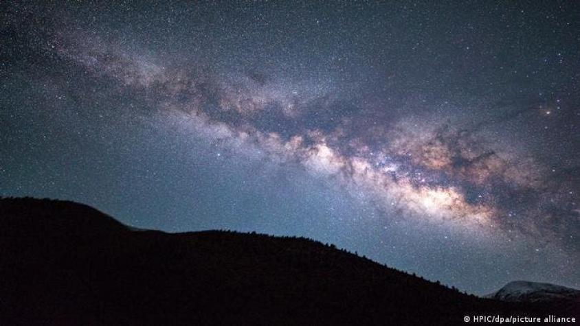 La Vía Láctea pesa menos de lo que se había calculado, dicen científicos