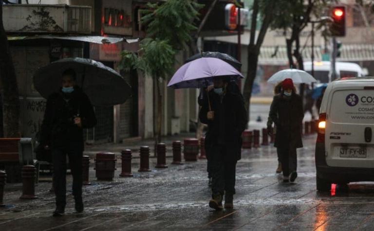 Lluvia en Santiago: ¿A qué hora comenzará a llover en la capital este fin de semana?