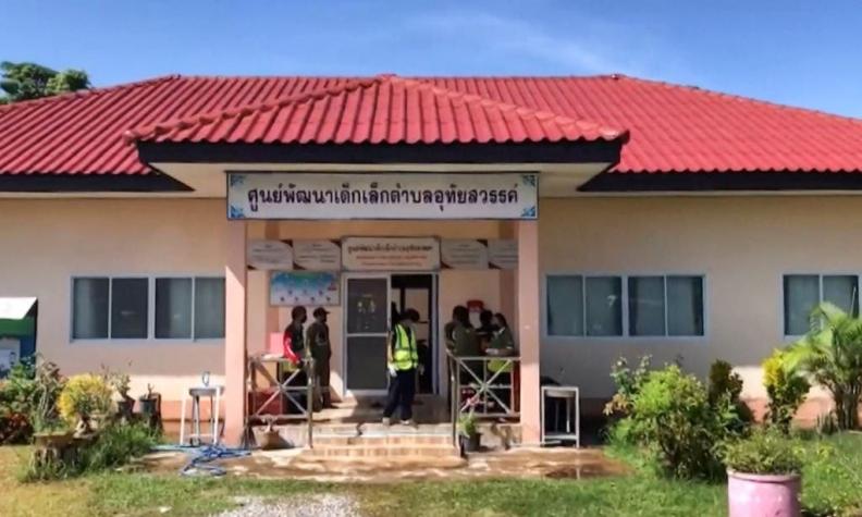 Qué se sabe del ex policía que asesinó a 22 niños en Tailandia