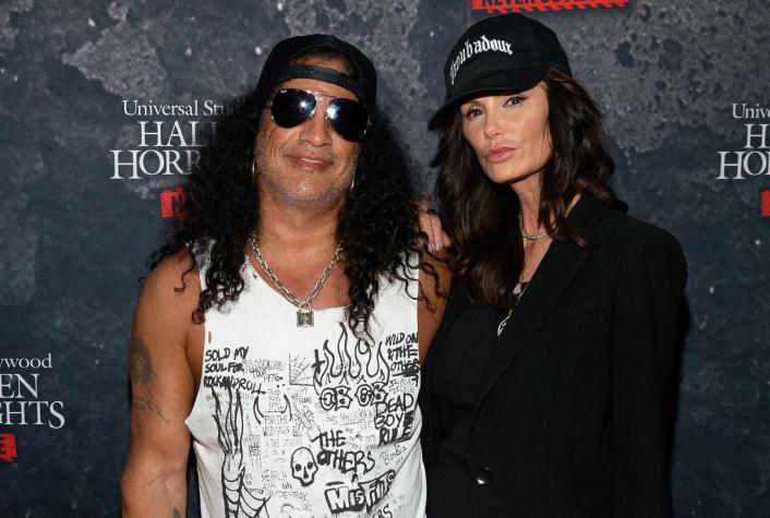 El percance que vivieron Slash y su pareja tras show en Santiago: fueron parados por Carabineros