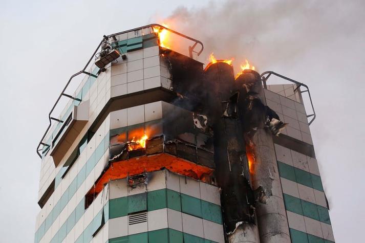 Condenan a libertad vigilada a hombre que quemó edificio en Concepción durante el estallido social