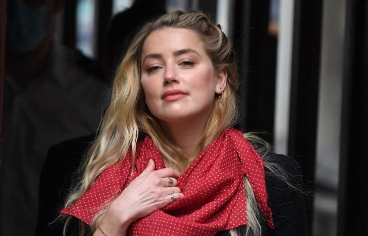 La nueva vida de Amber Heard: vive en un pueblo con una identidad falsa y en casa de una política