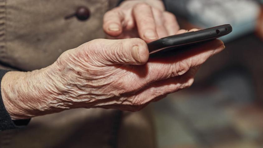 WhatsApp: Nieta le pregunta a su abuela cómo está y la respuesta se hizo viral en redes sociales