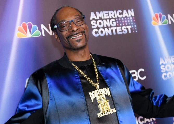 ¿Será la cabala para el domingo? Snoop Dogg sorprende posando con camiseta de Colo Colo