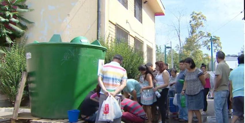 [VIDEO] Masivo corte de agua afectará a ocho comunas de Santiago