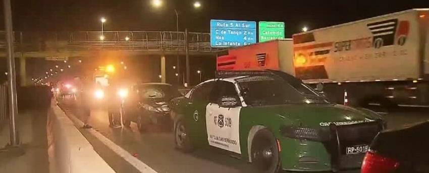 Mujer fallece tras ser atropellada al cruzar por paso no habilitado en la Autopista Central