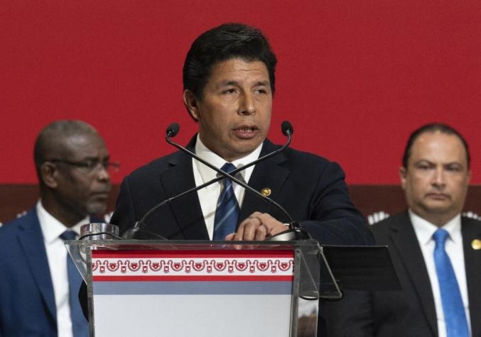 Fiscalía denuncia a presidente de Perú como presunto líder de organización criminal