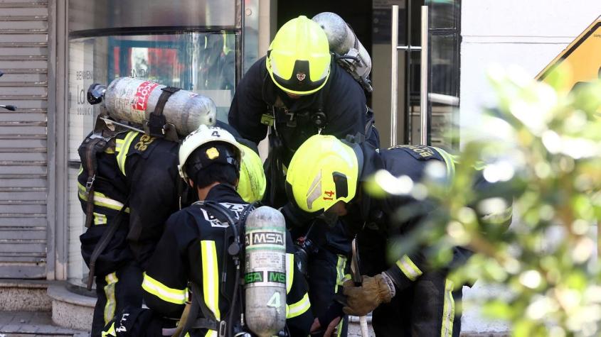 Reportan explosión por fuga de gas en el centro de Santiago: Al menos cinco lesionados