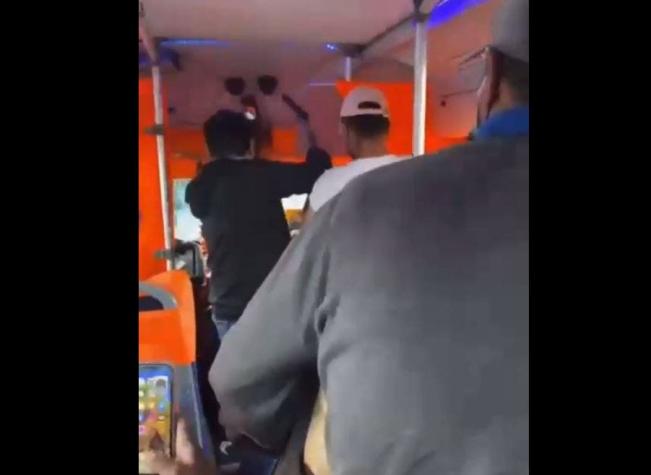[VIDEO] Pánico en micro en Concepción: Hombre sube con arma a bus e intimida a pasajeros