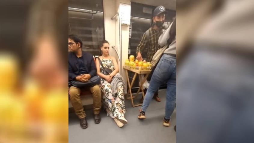 "Otro nivel": Indignación en redes sociales por video de venta de comida en vagón de Metro