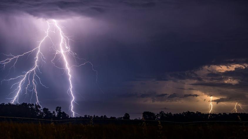 Desde este lunes: Pronostican tormentas eléctricas para cinco regiones del país