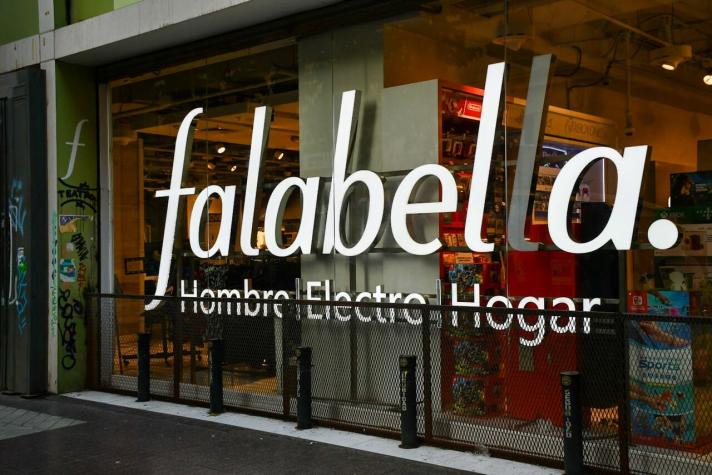 Cierre de tiendas y subir márgenes: los ajustes de Falabella en medio del freno de la demanda