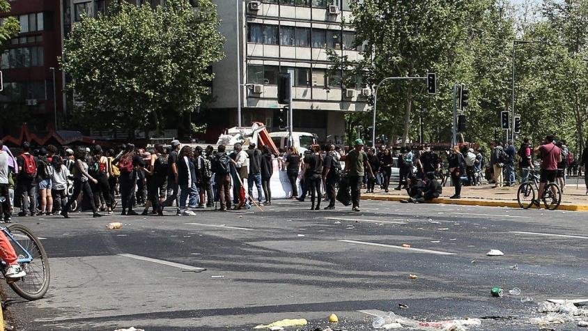 18-O: Detienen a sujeto que agredió a trabajadores de medios de comunicación en Plaza Baquedano