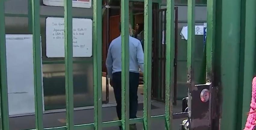 Explosión de bomba de ruido en colegio de Peñalolén: Afirman que joven vio tutorial en TikTok Explosión de bomba de ruido en colegio de Peñalolén: Afirman que joven vio tutorial en TikTok