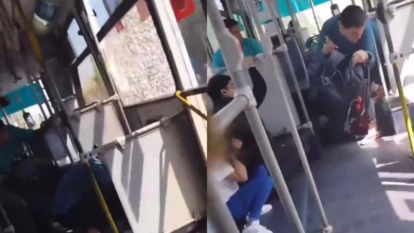 VIDEO | Momentos de terror: Desconocidos apedrean micro con pasajeros cerca de Plaza Baquedano
