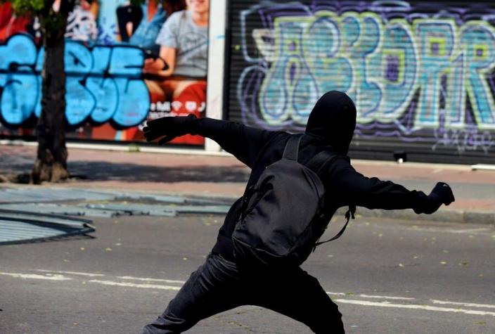 Atacan a piedrazos Gobernación de Coquimbo: Quemaron una bandera chilena